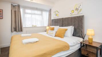 4 bedrooms, desk, iron/ironing board, free WiFi