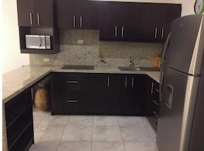 Refrigerador, microondas, parrilla de estufa y lavavajillas