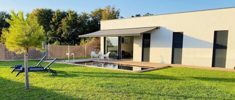 Outdoor pool, a heated pool