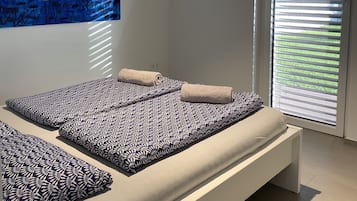 3 bedrooms, iron/ironing board, free WiFi, wheelchair access