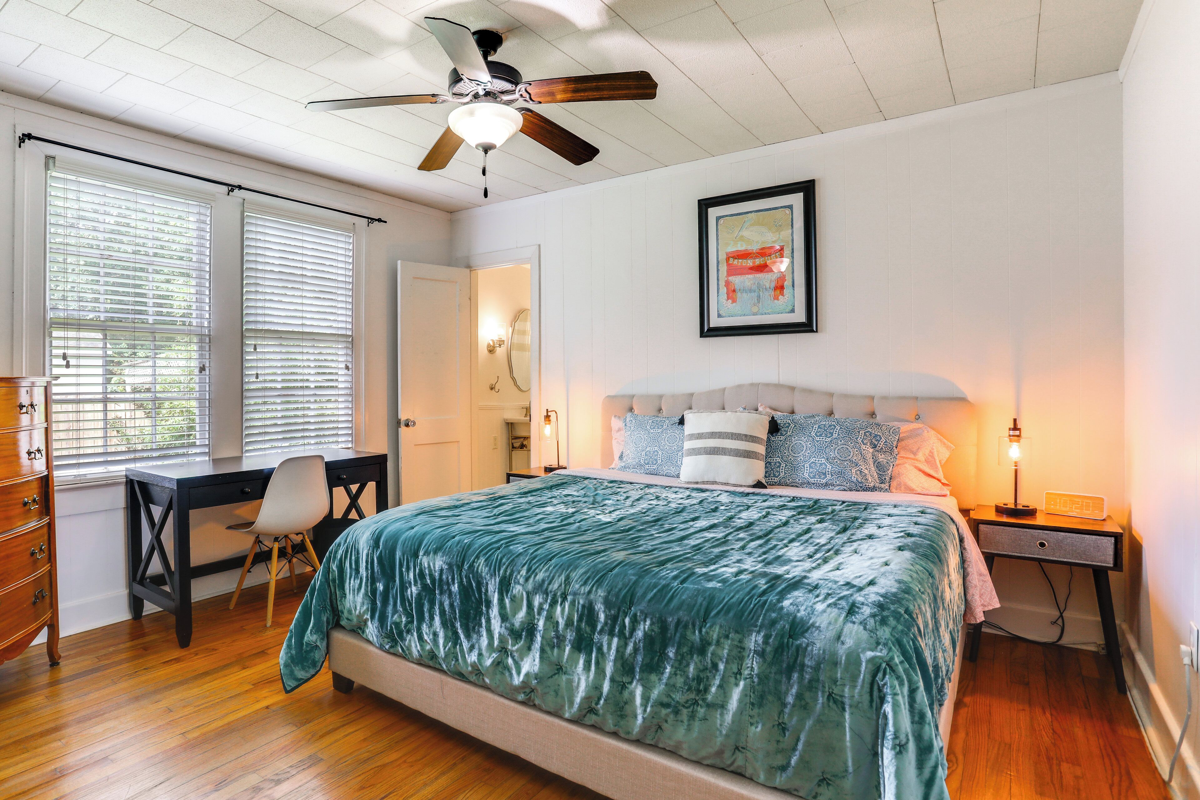 2 bedrooms, desk, iron/ironing board, internet