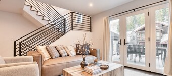 Webster by AvantStay | ⛷️ Central Location w/ Hot Tub and Patio