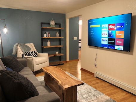 Smart TV, books. Cozy Caribou Corner in peaceful wooded area, close to airport, trails, Sleeps 7!