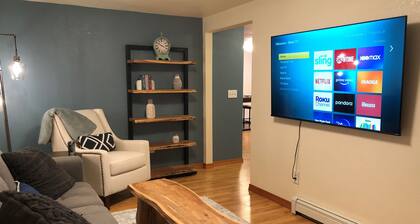 Cozy Caribou Corner in peaceful wooded area, close to airport, trails, Sleeps 7!