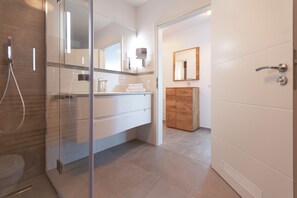 Shower, hair dryer, towels - Domizil Meerzeit, App. 2 (Heringsdorf)