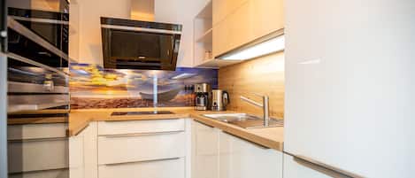 Frigorifero, microonde, forno, lavastoviglie