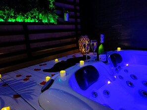 Bain à remous extérieur