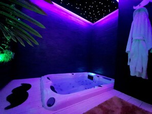 Indoor spabad