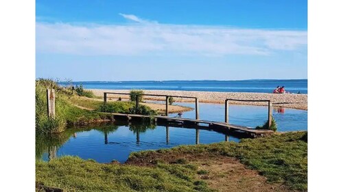 Seaview dog friendly ground floor flat 1 min to beach sleeps 4