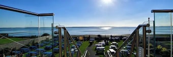 Seaview dog friendly ground floor flat 1 min to beach sleeps 4