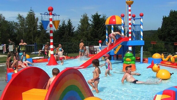 A water park with slides, water play areas, and inflatable structures. - Woodland Chalet in the Ardennes (Olloy-sur-Viroin)