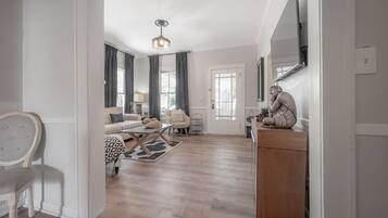 Smart-tv en een open haard