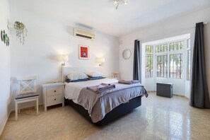 4 bedrooms, iron/ironing board, free WiFi, bed sheets - Country House 'Sol' with Mountain Views, Wi-Fi and Air Conditioning (Chiclana de la Frontera)