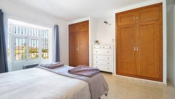 4 habitaciones, tabla de planchar con plancha y wifi gratis