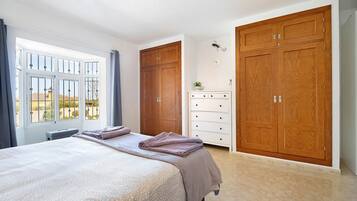 4 Schlafzimmer, Bügeleisen/Bügelbrett, kostenloses WLAN, Bettwäsche