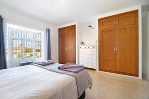 4 habitaciones, tabla de planchar con plancha y wifi gratis 