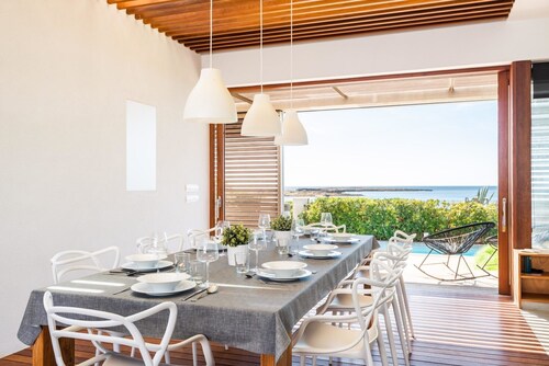 Villa 'Binisafua Ses Palmeres' avec vue sur la mer, Wi-Fi et climatisation