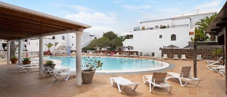 حمّام سباحة مُدفَّأ