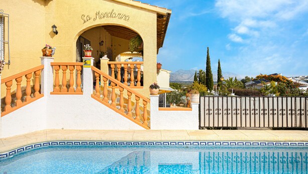 A building with a pool, a staircase, and a view of mountains. - Apartment "La Mandarina" with Mountain View, Pool, Wi-Fi, A/C & Terrace (Palmeria)