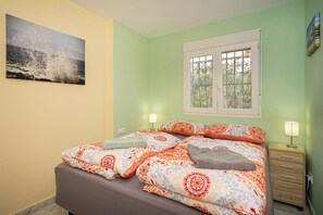 2 bedrooms, iron/ironing board, free WiFi, bed sheets