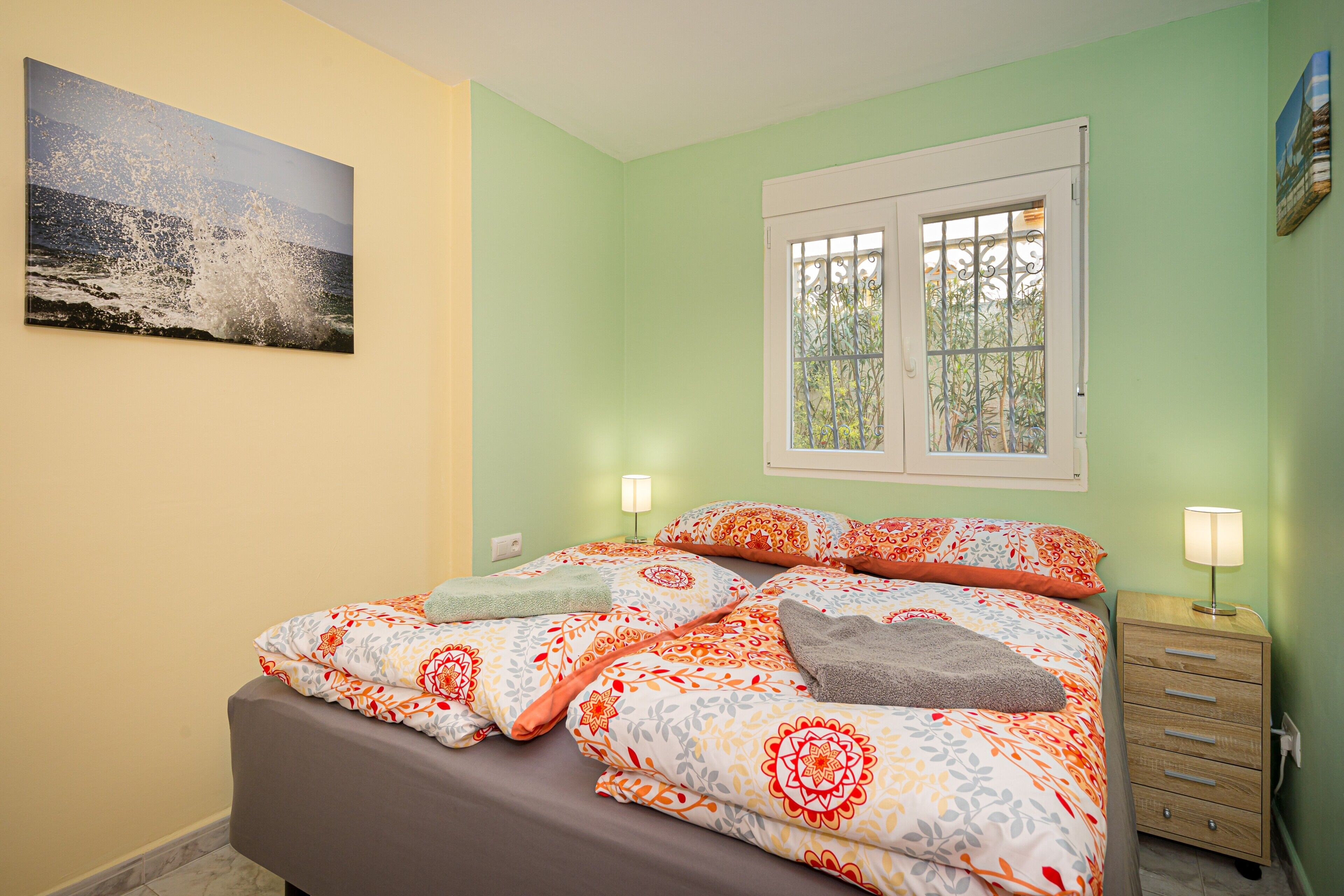 2 slaapkamers, een strijkplank/strijkijzer, gratis wifi, beddengoed