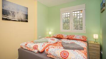 2 slaapkamers, een strijkplank/strijkijzer, gratis wifi, beddengoed