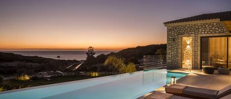 Außenpool, Liegestühle