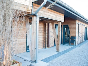 Exterior detail - Wooden chalet in Hasnon, tranquility and comfort with terrace and garden (Hasnon)