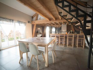 Dining - Wooden chalet in Hasnon, tranquility and comfort with terrace and garden (Hasnon)
