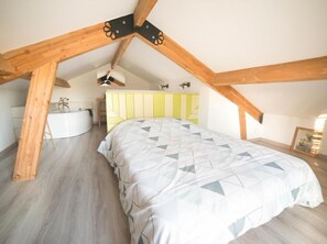 3 bedrooms, free WiFi, bed sheets - Wooden chalet in Hasnon, tranquility and comfort with terrace and garden (Hasnon)