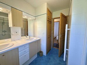 Hair dryer - Spacious 3-Room Apartment in Praz-Sur-Arly, Sleeps 6, Central Location, Parking Included (Praz-sur-Arly)