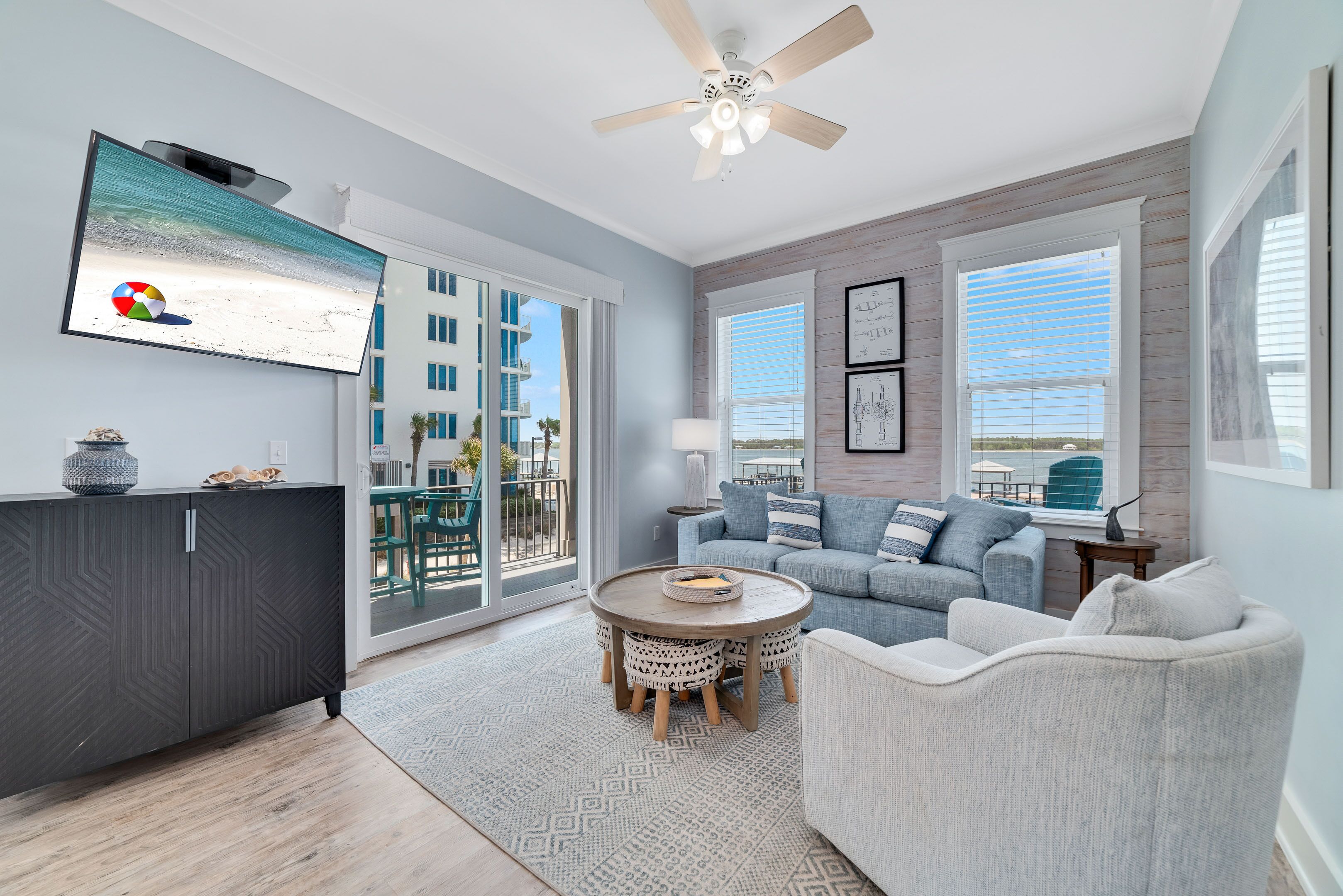 REEL RETREAT-LAGOON FRONT PRIVATE COTTAGE, EXTRA AMENTIES, BEACH ACCESS, LOTS OF OUTDOOR FURNITURE