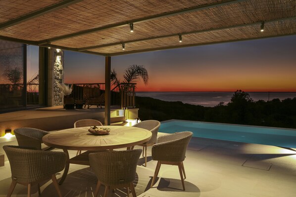 Outdoor dining - Villa Hera - Zeus Exclusive Villas Collection (Κλείσματα)