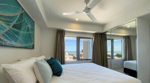 2 bedrooms, desk, iron/ironing board, free WiFi - “Callington” Darwin City High-Rise (Darwin City)