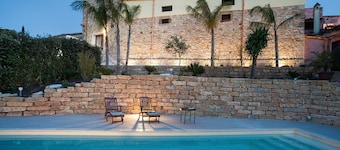 Charming house with shared pool - Don Carlo