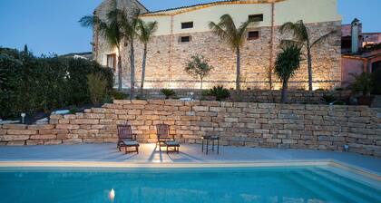 Charming house with shared pool - Don Carlo