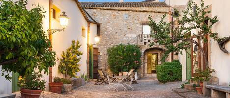 المنشأة من الخارج