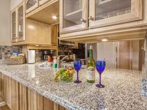 Fridge, microwave, oven, stovetop - Gorgeous 2 Bdrm w/ VIEWS! - Close To Town - Pools! (Gatlinburg)
