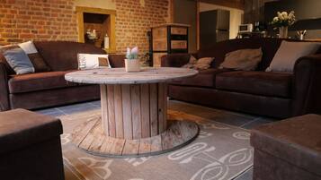 Télévision, cheminée