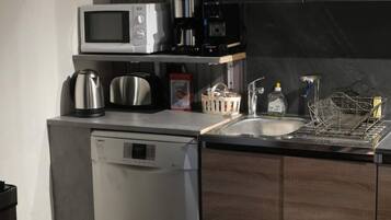 Réfrigérateur, micro-ondes, four, lave-vaisselle