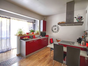 Microwave, oven, toaster
