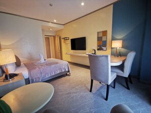 Quarto premier | Roupas de cama premium, escrivaninha, espaço de trabalho para notebook