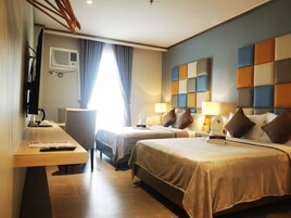 Premier Twin Room | Premium bedding, desk, laptop workspace, WiFi (free)