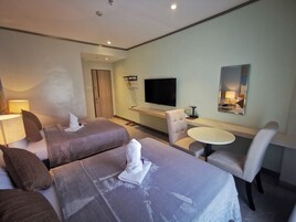 Premier Twin Room | Premium bedding, desk, laptop workspace, WiFi (free)
