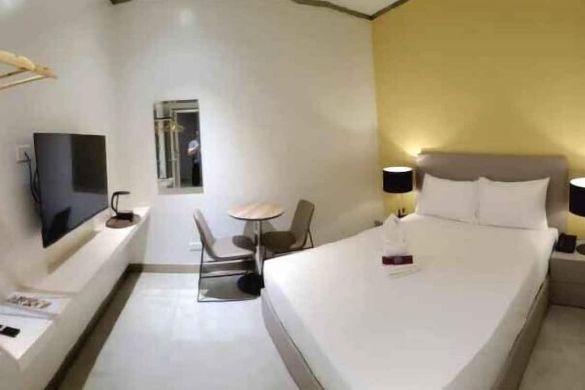 Premium bedding, desk, laptop workspace, free WiFi