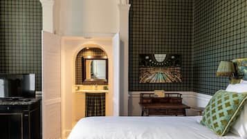 Luxury Room | Premium bedding, down comforters, minibar, iron/ironing board