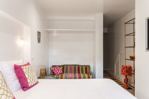 Kamar Junior | Seprai premium, selimut bulu angsa, minibar, dan setrika/meja setrika