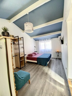 4 bedrooms, desk, iron/ironing board, free WiFi - Les dames de Mollégès, at the gateway to the Alpilles, 10 minutes from St Rémy de Provence (Mollégès)