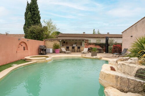 Les dames de Mollégès, at the gateway to the Alpilles, 10 minutes from St Rémy de Provence