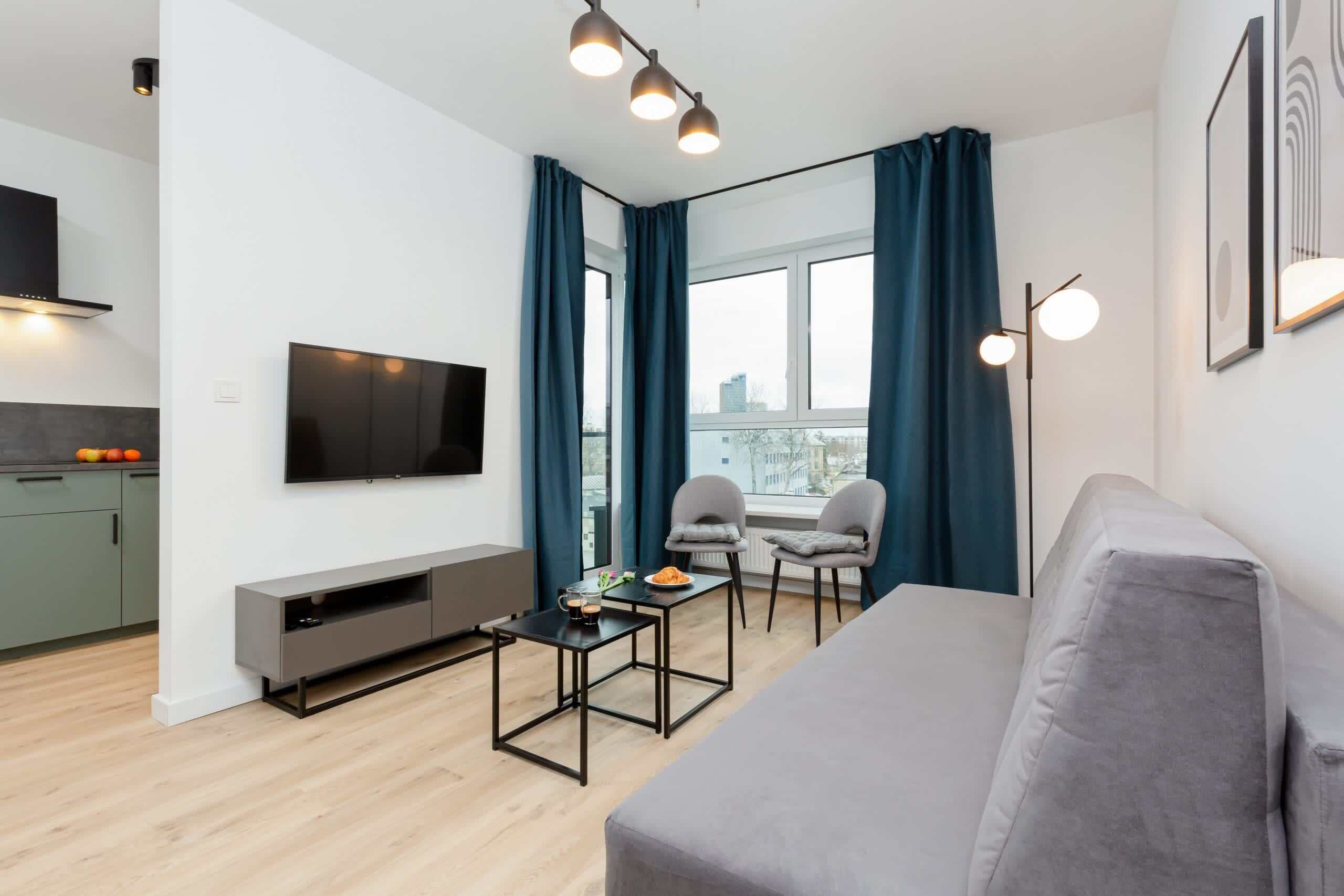 Televisión de pantalla plana, Netflix, servicios de streaming y oficina 